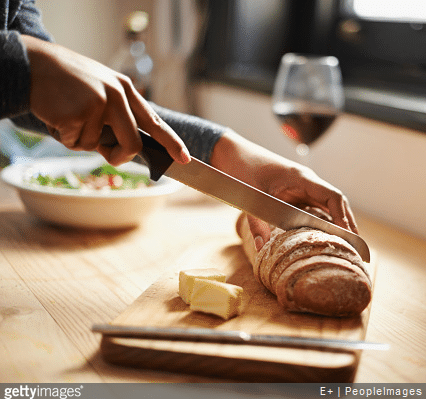 N'oubliez pas de prendre un couteau à pain pour réaliser vos bruschetta ou vos croutons !